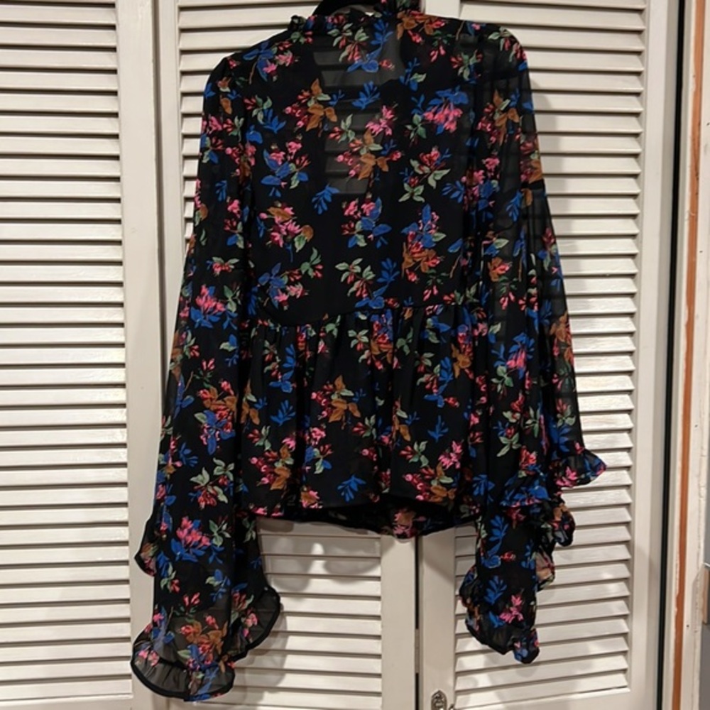 Asos flowy floral top with wide sleeves and a full cami attached - Picture 5 of 5